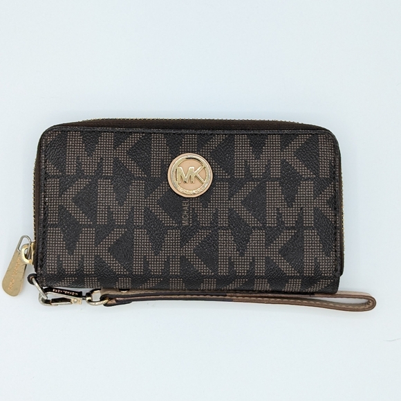 Michael Kors Handbags - Michael Kors Wristlet Wallet